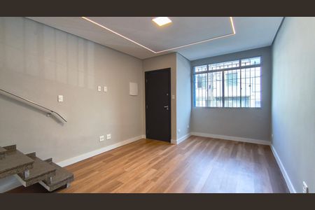Sala de casa para alugar com 2 quartos, 80m² em Vila Monumento, São Paulo