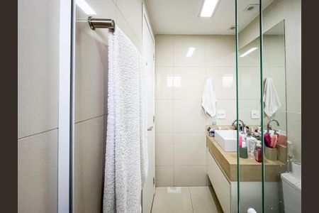 Apartamento à venda com 61m², 2 quartos e 2 vagasBanheiro da Suíte