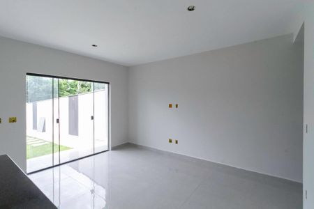 Sala de casa à venda com 3 quartos, 74m² em Parque Xangri-lá, Contagem