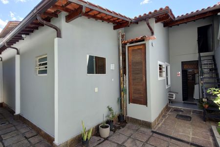 Casa de condomínio à venda com 480m², 4 quartos e 1 vaga Casa de condomínio à venda com 480m², 4 quartos e 1 vagaQuintal