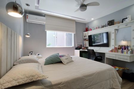 Casa de condomínio à venda com 480m², 4 quartos e 1 vaga Casa de condomínio à venda com 480m², 4 quartos e 1 vagaQuarto