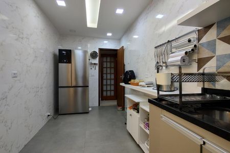 Casa de condomínio à venda com 480m², 4 quartos e 1 vaga Casa de condomínio à venda com 480m², 4 quartos e 1 vagaCozinha - Armários