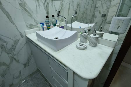 Casa de condomínio à venda com 480m², 4 quartos e 1 vaga Casa de condomínio à venda com 480m², 4 quartos e 1 vagaBanheiro Social