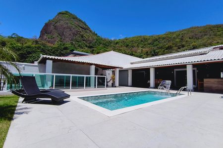Casa de condomínio à venda com 480m², 4 quartos e 1 vaga Casa de condomínio à venda com 480m², 4 quartos e 1 vagaPiscina