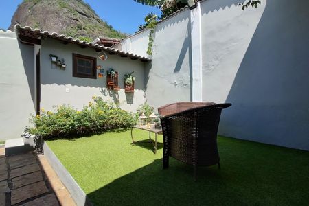 Casa de condomínio à venda com 480m², 4 quartos e 1 vaga Casa de condomínio à venda com 480m², 4 quartos e 1 vagaQuintal