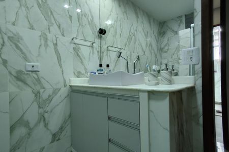 Casa de condomínio à venda com 480m², 4 quartos e 1 vaga Casa de condomínio à venda com 480m², 4 quartos e 1 vagaBanheiro Social