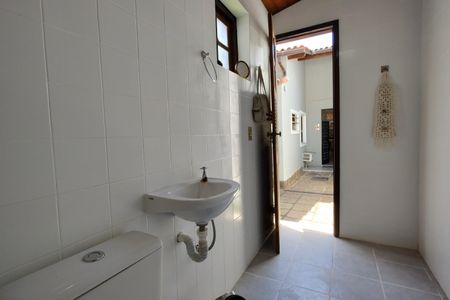 Casa de condomínio à venda com 480m², 4 quartos e 1 vaga Casa de condomínio à venda com 480m², 4 quartos e 1 vagaBanheiro de Serviço