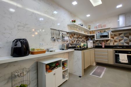 Casa de condomínio à venda com 480m², 4 quartos e 1 vaga Casa de condomínio à venda com 480m², 4 quartos e 1 vagaCozinha - Armários