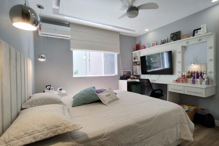 Casa de condomínio à venda com 480m², 4 quartos e 1 vaga Casa de condomínio à venda com 480m², 4 quartos e 1 vagaQuarto