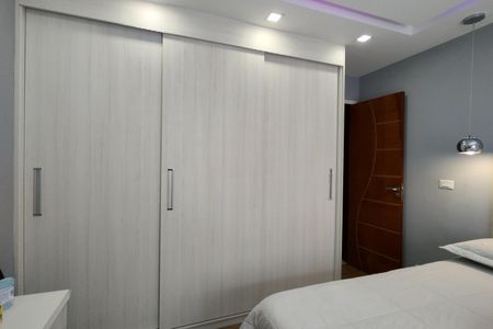 Casa de condomínio à venda com 480m², 4 quartos e 1 vaga Casa de condomínio à venda com 480m², 4 quartos e 1 vagaQuarto