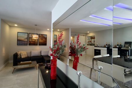 Casa de condomínio à venda com 480m², 4 quartos e 1 vaga Casa de condomínio à venda com 480m², 4 quartos e 1 vagaSala