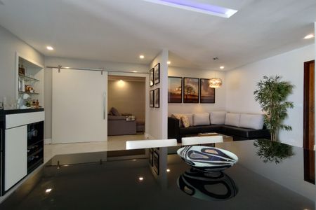 Casa de condomínio à venda com 480m², 4 quartos e 1 vaga Casa de condomínio à venda com 480m², 4 quartos e 1 vagaSala