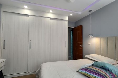 Casa de condomínio à venda com 480m², 4 quartos e 1 vaga Casa de condomínio à venda com 480m², 4 quartos e 1 vagaQuarto