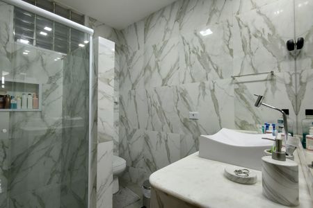 Casa de condomínio à venda com 480m², 4 quartos e 1 vaga Casa de condomínio à venda com 480m², 4 quartos e 1 vagaBanheiro Social