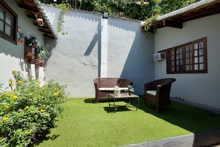 Casa de condomínio à venda com 480m², 4 quartos e 1 vaga Casa de condomínio à venda com 480m², 4 quartos e 1 vagaQuintal