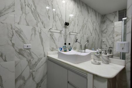 Casa de condomínio à venda com 480m², 4 quartos e 1 vaga Casa de condomínio à venda com 480m², 4 quartos e 1 vagaBanheiro Social