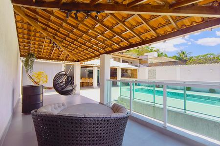 Casa de condomínio à venda com 480m², 4 quartos e 1 vaga Casa de condomínio à venda com 480m², 4 quartos e 1 vagaVaranda