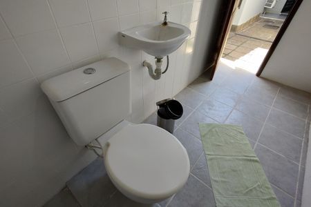 Casa de condomínio à venda com 480m², 4 quartos e 1 vaga Casa de condomínio à venda com 480m², 4 quartos e 1 vagaBanheiro de Serviço