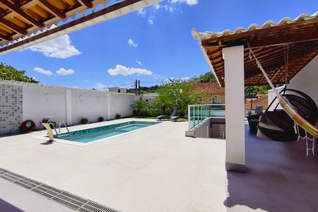 Casa de condomínio à venda com 480m², 4 quartos e 1 vaga Casa de condomínio à venda com 480m², 4 quartos e 1 vagaPiscina