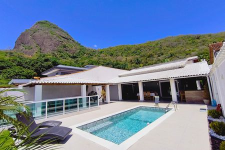 Casa de condomínio à venda com 480m², 4 quartos e 1 vaga Casa de condomínio à venda com 480m², 4 quartos e 1 vagaPiscina