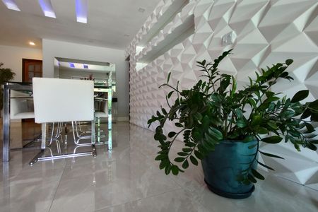 Casa de condomínio à venda com 480m², 4 quartos e 1 vaga Casa de condomínio à venda com 480m², 4 quartos e 1 vagaSala