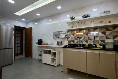 Casa de condomínio à venda com 480m², 4 quartos e 1 vaga Casa de condomínio à venda com 480m², 4 quartos e 1 vagaCozinha - Armários