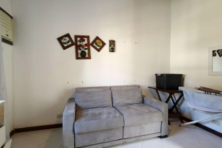 Casa de condomínio à venda com 480m², 4 quartos e 1 vaga Casa de condomínio à venda com 480m², 4 quartos e 1 vagaQuarto de Serviço