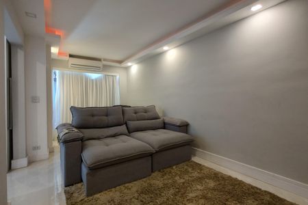 Casa de condomínio à venda com 480m², 4 quartos e 1 vaga Casa de condomínio à venda com 480m², 4 quartos e 1 vagaSala de TV