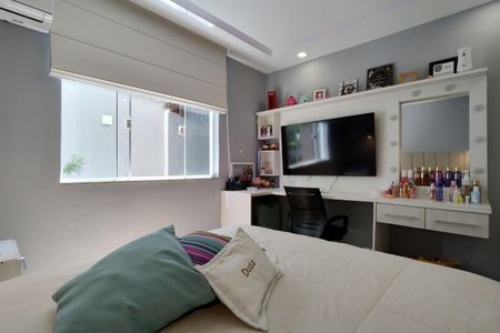 Casa de condomínio à venda com 480m², 4 quartos e 1 vaga Casa de condomínio à venda com 480m², 4 quartos e 1 vagaQuarto