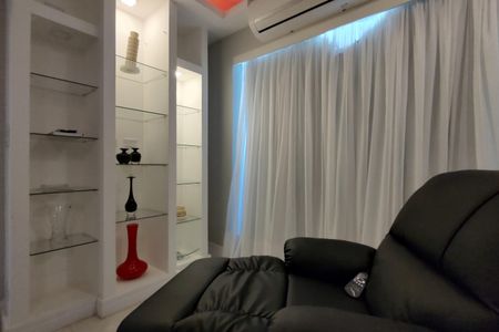 Casa de condomínio à venda com 480m², 4 quartos e 1 vaga Casa de condomínio à venda com 480m², 4 quartos e 1 vagaSala de TV