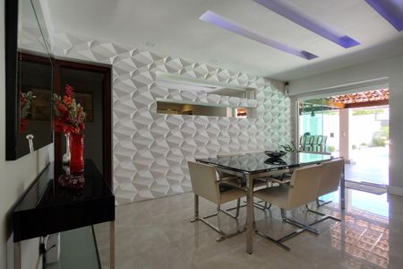 Casa de condomínio à venda com 480m², 4 quartos e 1 vaga Casa de condomínio à venda com 480m², 4 quartos e 1 vagaSala