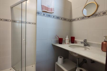 Casa de condomínio à venda com 480m², 4 quartos e 1 vaga Casa de condomínio à venda com 480m², 4 quartos e 1 vagaBanheiro da Suíte 3