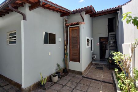 Casa de condomínio à venda com 480m², 4 quartos e 1 vaga Casa de condomínio à venda com 480m², 4 quartos e 1 vagaQuintal