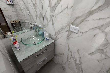 Casa de condomínio à venda com 480m², 4 quartos e 1 vaga Casa de condomínio à venda com 480m², 4 quartos e 1 vagaBanheiro da Suíte 2