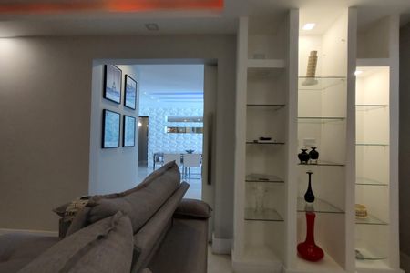 Casa de condomínio à venda com 480m², 4 quartos e 1 vaga Casa de condomínio à venda com 480m², 4 quartos e 1 vagaSala de TV