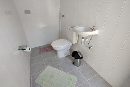 Casa de condomínio à venda com 480m², 4 quartos e 1 vaga Casa de condomínio à venda com 480m², 4 quartos e 1 vagaBanheiro de Serviço