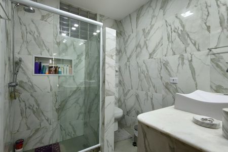 Casa de condomínio à venda com 480m², 4 quartos e 1 vaga Casa de condomínio à venda com 480m², 4 quartos e 1 vagaBanheiro Social