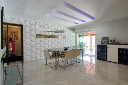 Casa de condomínio à venda com 480m², 4 quartos e 1 vaga Casa de condomínio à venda com 480m², 4 quartos e 1 vagaSala