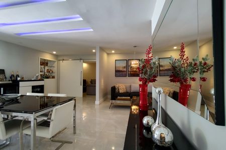 Casa de condomínio à venda com 480m², 4 quartos e 1 vaga Casa de condomínio à venda com 480m², 4 quartos e 1 vagaSala