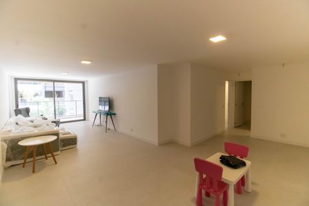Apartamento à venda com 214m², 4 quartos e 2 vagas Apartamento à venda com 214m², 4 quartos e 2 vagasSala