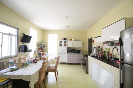 Casa de condomínio para alugar com 260m², 2 quartos e 2 vagasCozinha