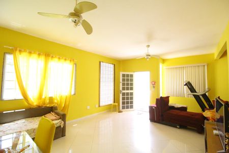 Casa de condomínio para alugar com 260m², 2 quartos e 2 vagasSala