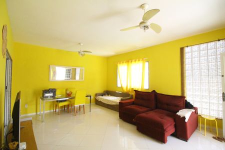 Casa de condomínio para alugar com 260m², 2 quartos e 2 vagasSala