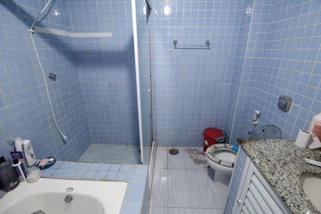 Casa de condomínio para alugar com 260m², 2 quartos e 2 vagasBanheiro da suíte 1