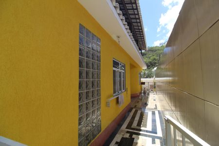 Casa de condomínio para alugar com 260m², 2 quartos e 2 vagasLateral da casa