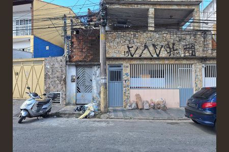 Casa para alugar com 64m², 1 quarto e sem vaga Casa para alugar com 64m², 1 quarto e sem vagaFachada