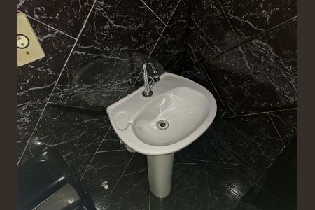 Banheiro de casa para alugar com 1 quarto, 64m² em Vila Continental, São Paulo