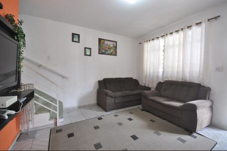 Sala de casa à venda com 2 quartos, 105m² em Vila Nivi, São Paulo