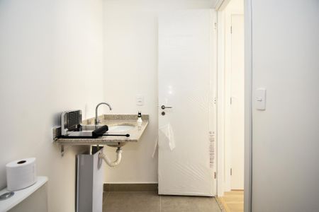 Studio à venda com 27m², 1 quarto e sem vaga Studio à venda com 27m², 1 quarto e sem vagaBanheiro social