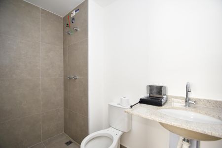Studio à venda com 27m², 1 quarto e sem vaga Studio à venda com 27m², 1 quarto e sem vagaBanheiro social